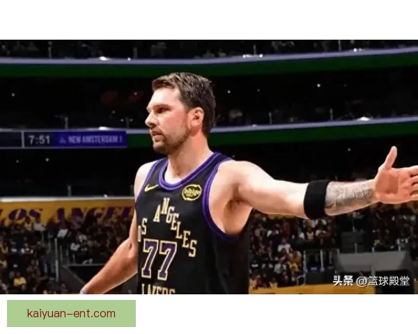 雷迪克赞东契奇末节表现堪称教科书 詹姆斯状态让自己感到身材走样